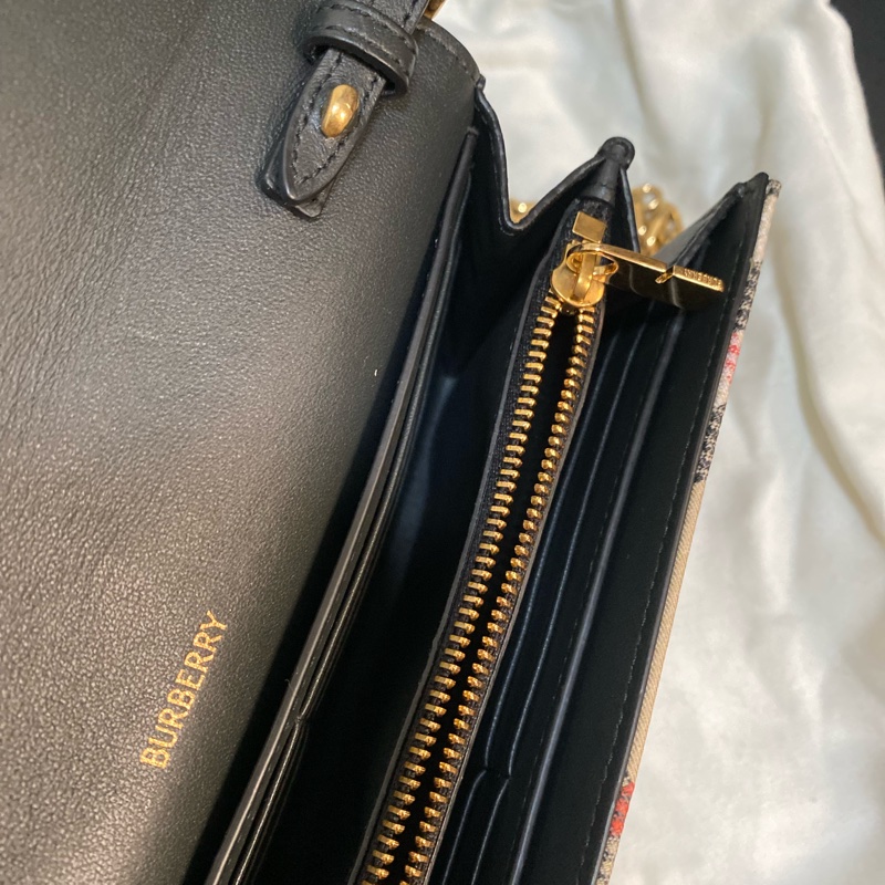 Burberry WOC鏈條包-9