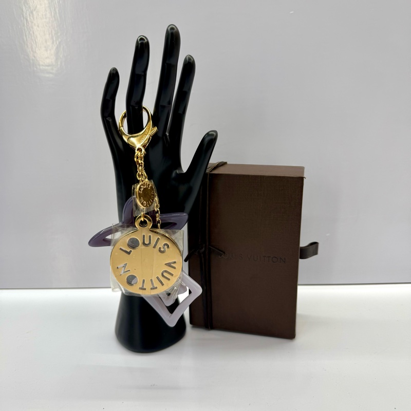 路易威登 Louis Vuitton Taïsienne 鑰匙扣／包包吊飾（型號 M65649）-0