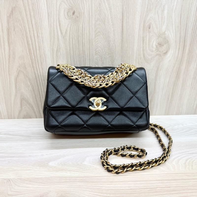 Chanel(離櫃商品🫶🏼)黑金小牛皮季節限定口蓋包-1