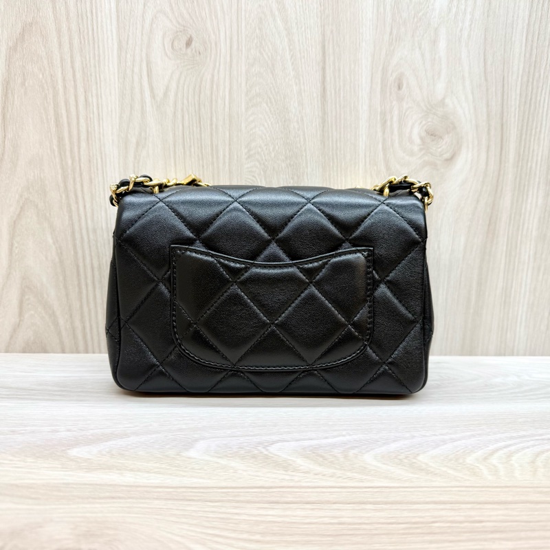 Chanel(離櫃商品🫶🏼)黑金小牛皮季節限定口蓋包-2
