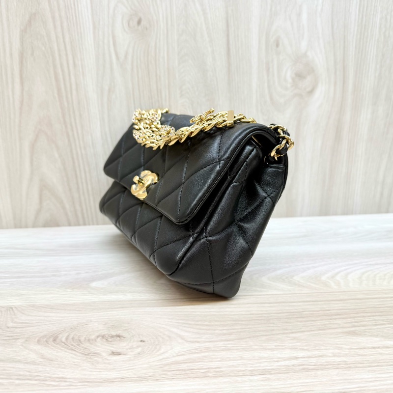 Chanel(離櫃商品🫶🏼)黑金小牛皮季節限定口蓋包-3