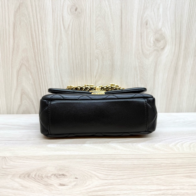 Chanel(離櫃商品🫶🏼)黑金小牛皮季節限定口蓋包-5