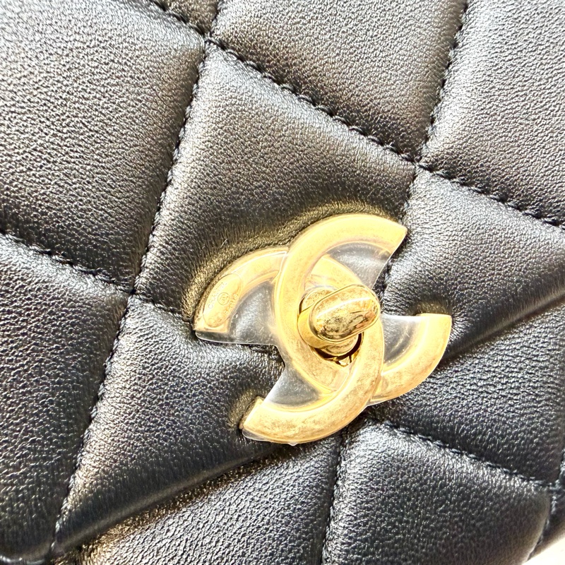 Chanel(離櫃商品🫶🏼)黑金小牛皮季節限定口蓋包-8