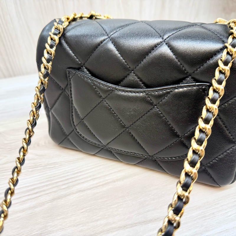 Chanel(離櫃商品🫶🏼)黑金小牛皮季節限定口蓋包-19