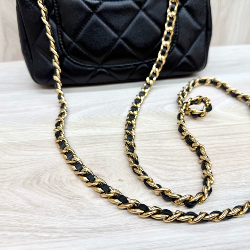 Chanel(離櫃商品🫶🏼)黑金小牛皮季節限定口蓋包-20