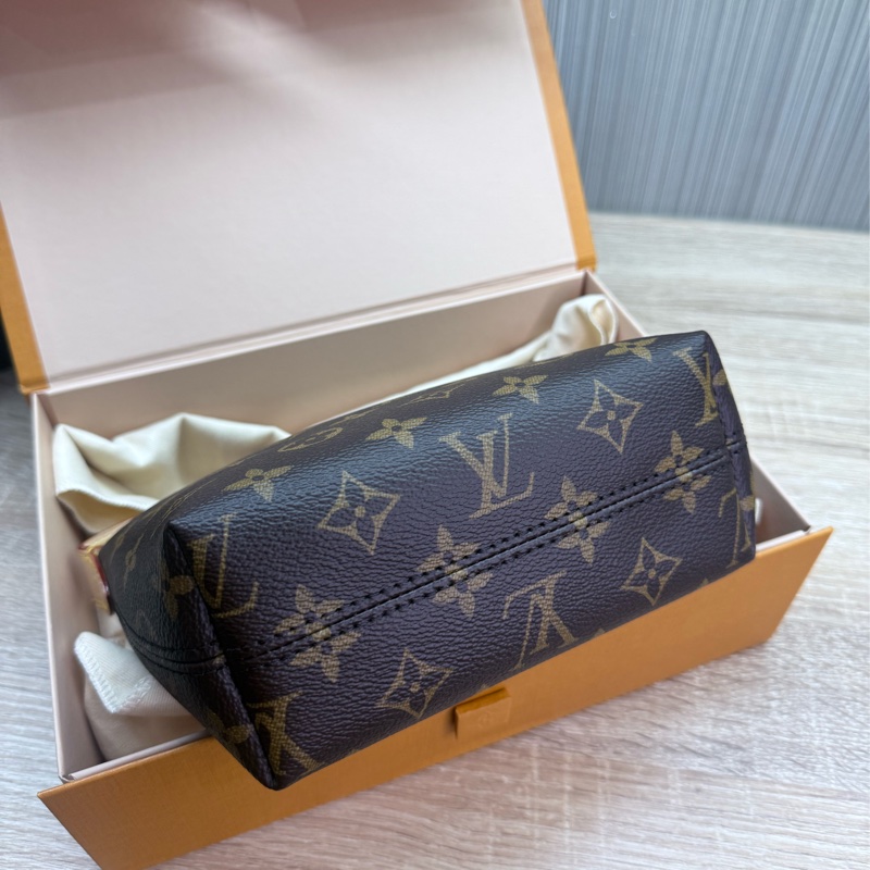 LV M27509 Pochette Hills 便當飯盒包手提包-5