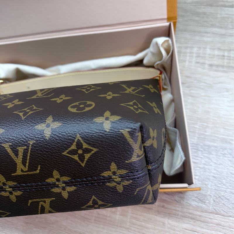 LV M27509 Pochette Hills 便當飯盒包手提包-11