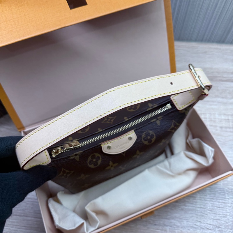 LV M27509 Pochette Hills 便當飯盒包手提包-13