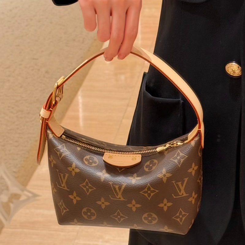LV M27509 Pochette Hills 便當飯盒包手提包-17