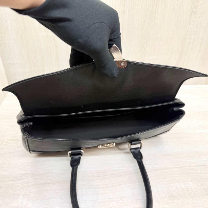 LV 超有個性✨黑色Epi Segur PM手提包/M58822-8