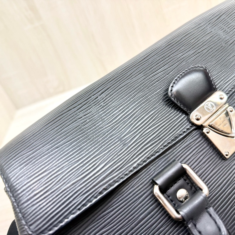 LV 超有個性✨黑色Epi Segur PM手提包/M58822-10