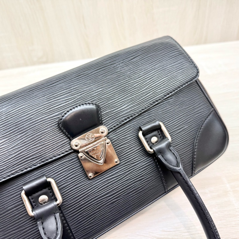 LV 超有個性✨黑色Epi Segur PM手提包/M58822-11