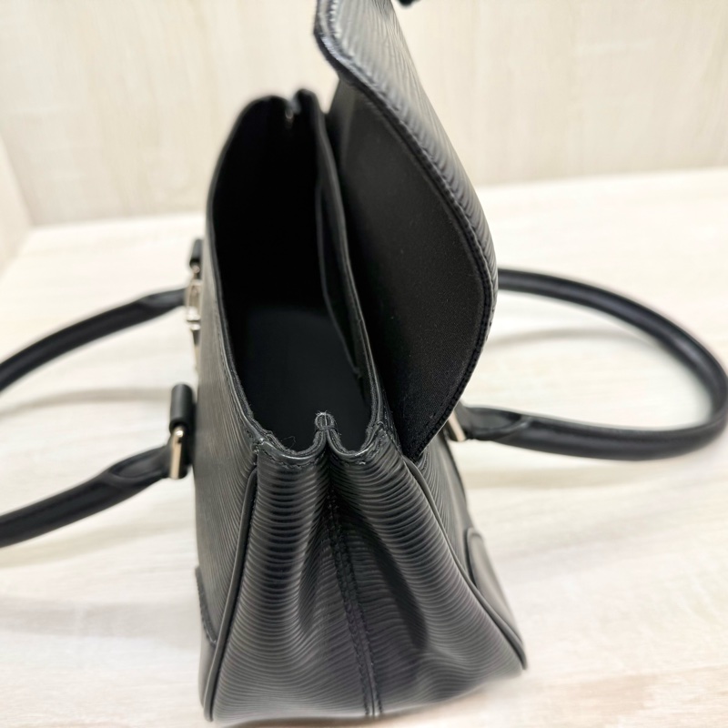 LV 超有個性✨黑色Epi Segur PM手提包/M58822-14