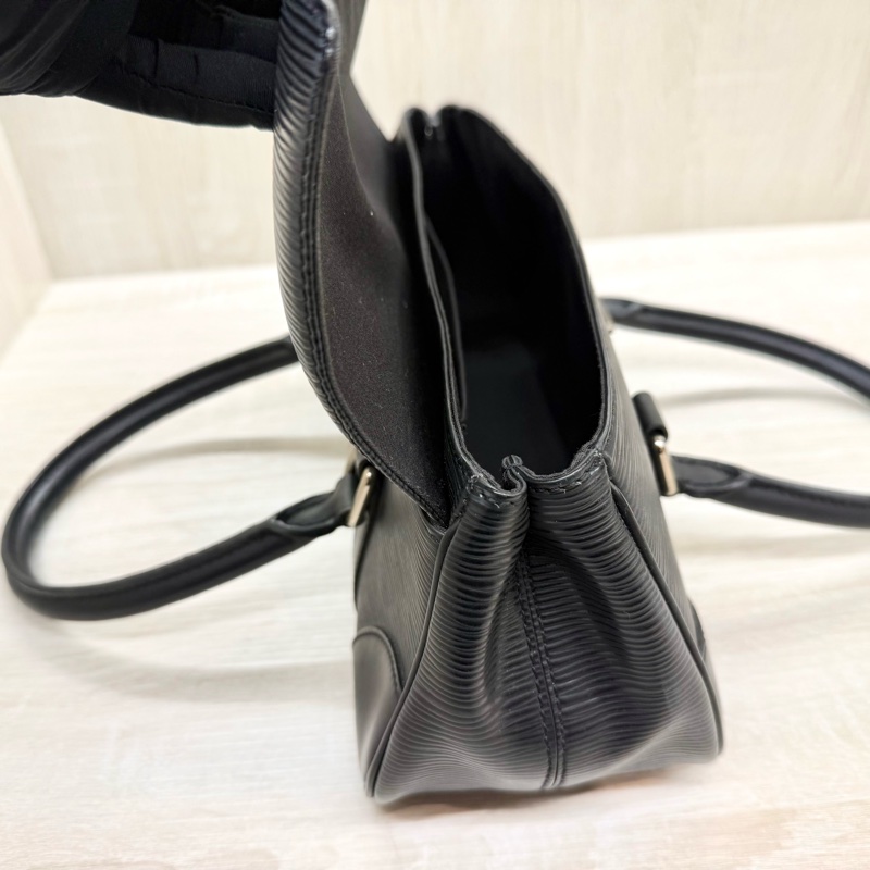 LV 超有個性✨黑色Epi Segur PM手提包/M58822-15