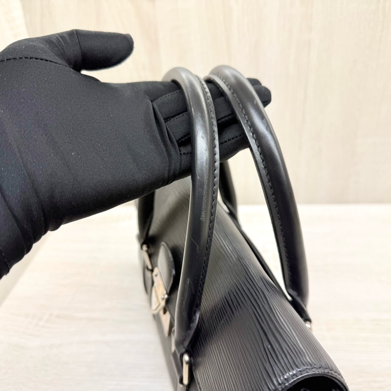 LV 超有個性✨黑色Epi Segur PM手提包/M58822-16