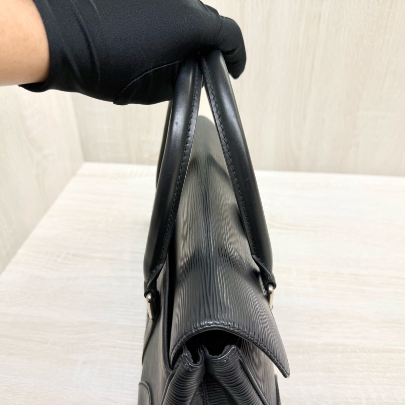 LV 超有個性✨黑色Epi Segur PM手提包/M58822-17