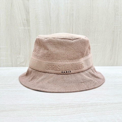 DIOR玫瑰粉刺繡漁夫帽