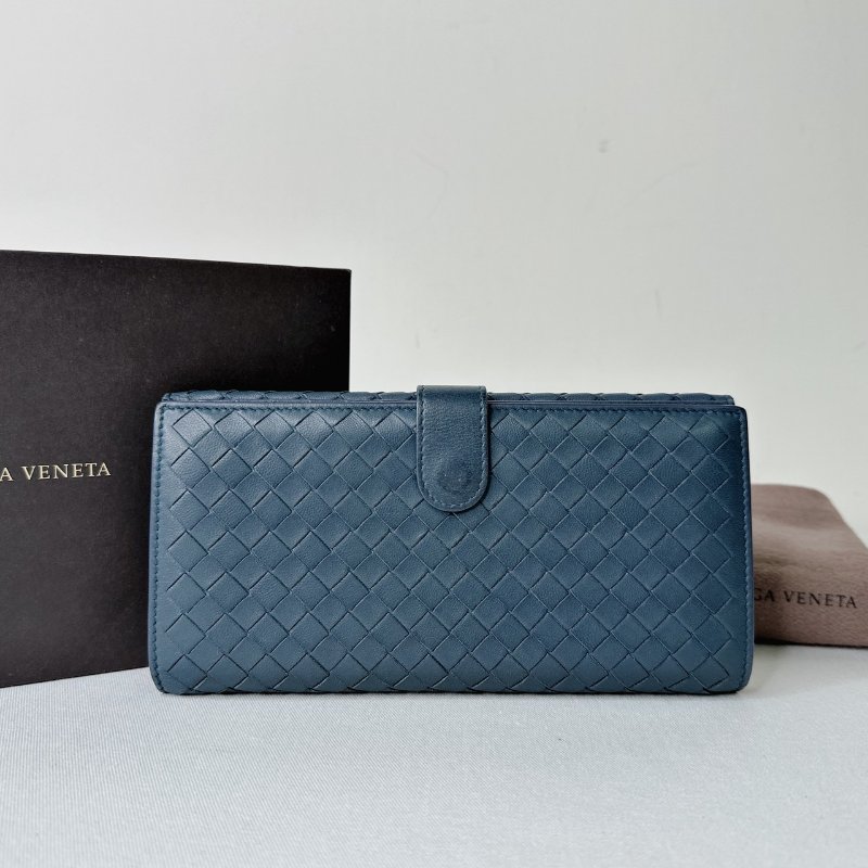 BV 藍色小羊皮編織扣式長夾-1