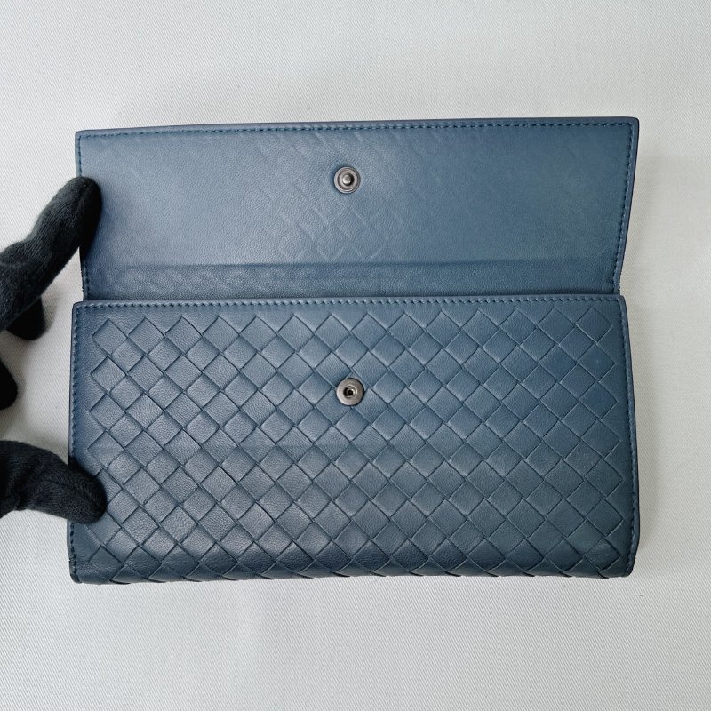 BV 藍色小羊皮編織扣式長夾-6