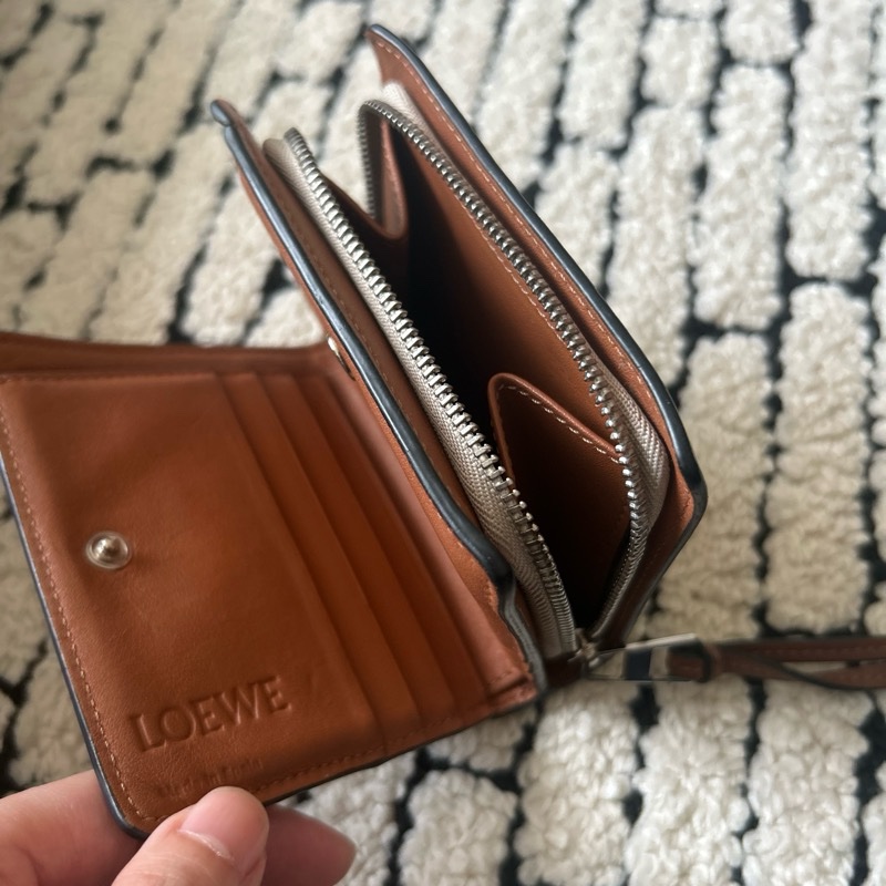 Loewe奶杏拉鍊短夾-2