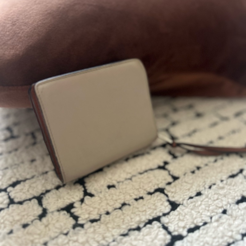 Loewe奶杏拉鍊短夾-4