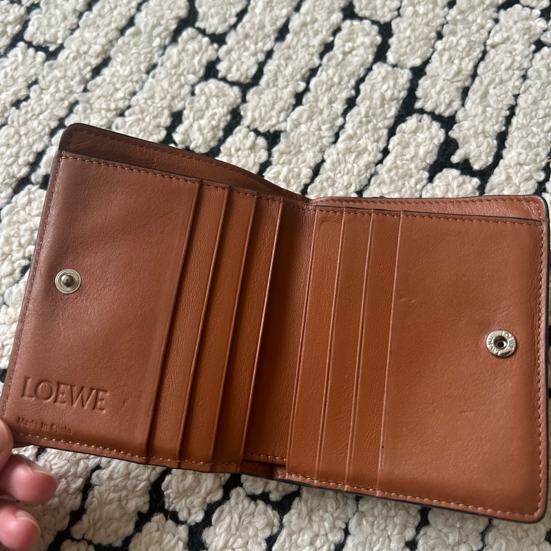 Loewe奶杏拉鍊短夾-10