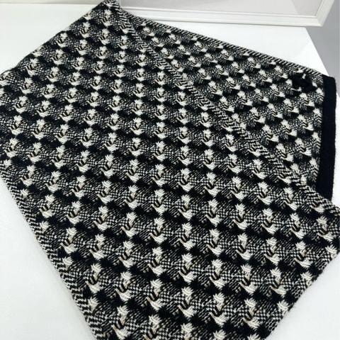 Chanel 格紋羊絨圍巾
