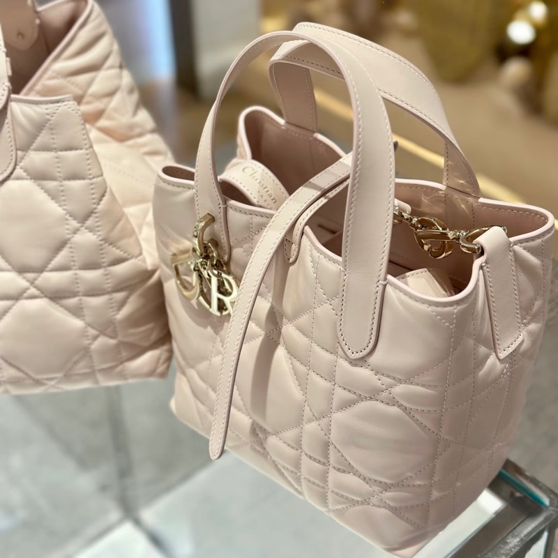 Dior 砂岩粉藤格紋Toujours直式小型托特包-1