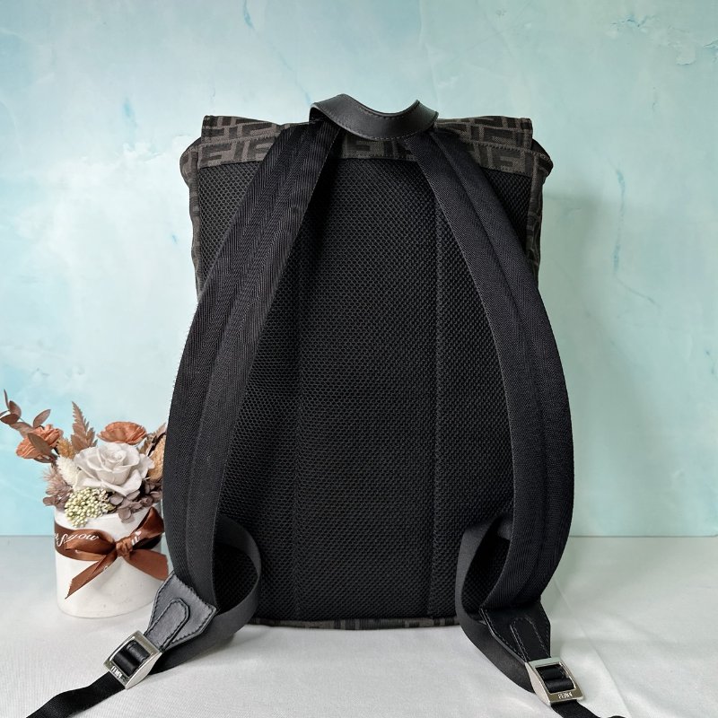 FENDI FF棕色後背包-1