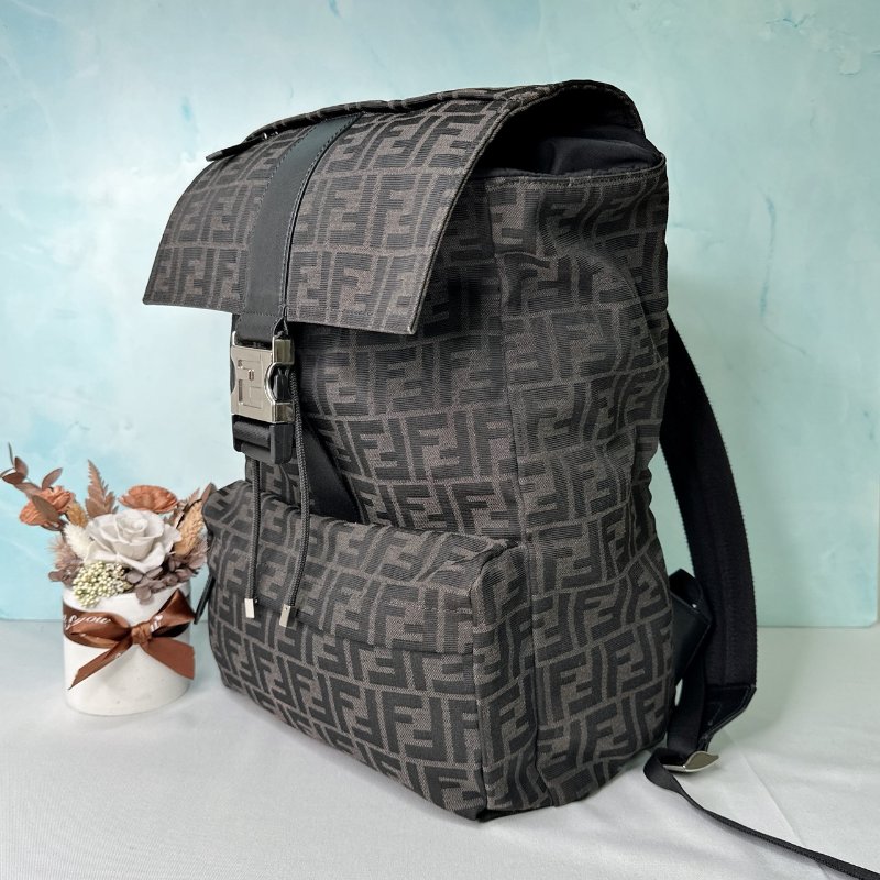 FENDI FF棕色後背包-2