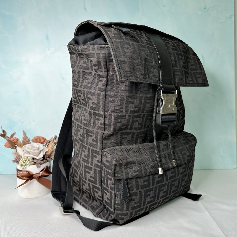 FENDI FF棕色後背包-3
