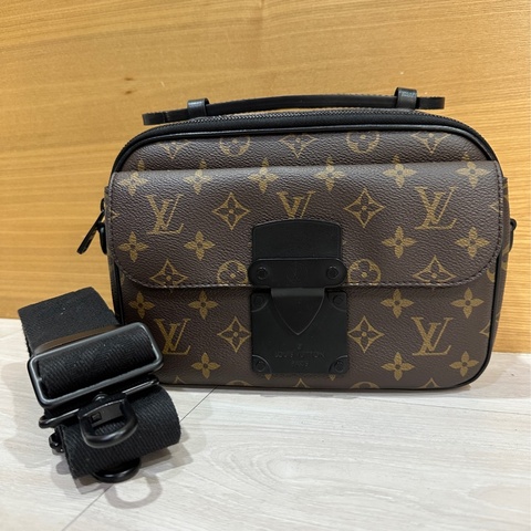 Lv 原花s lock斜背郵差包 M45806