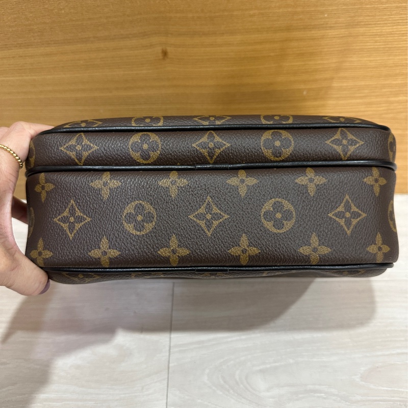 Lv 原花s lock斜背郵差包 M45806-4