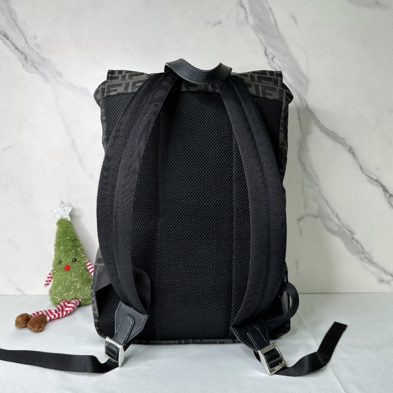 FENDI FF老花後背包-1