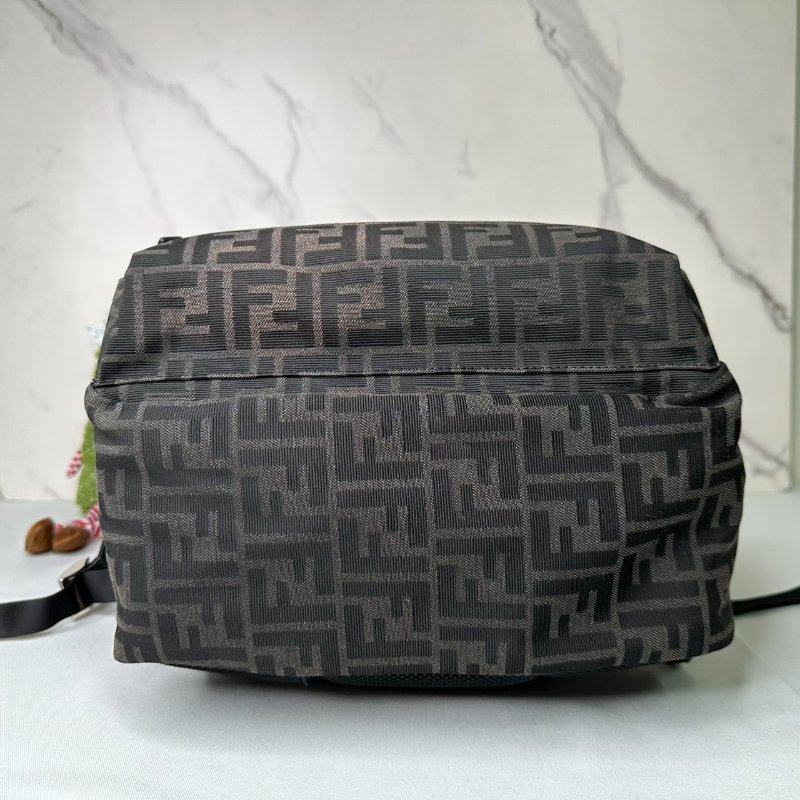 FENDI FF老花後背包-6