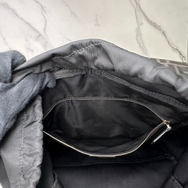 FENDI FF老花後背包-8