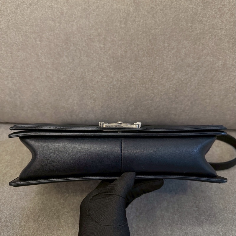 香奈兒boy28黑銀-5