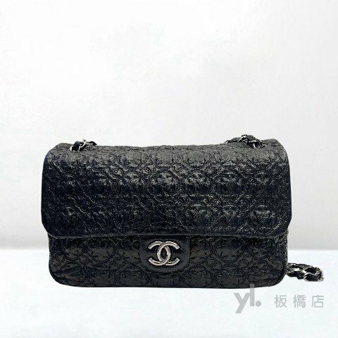 Y1997-Chanel 黑色漆亮皮山茶花下蓋銀釦coco