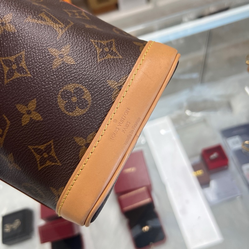 98新LV路易威登 Nano Noe經典老花塗層帆布肩背包芯片款小水桶包～尺寸13*10*16cm-9