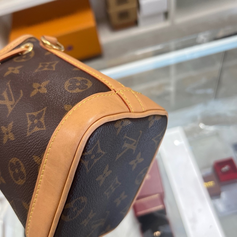 98新LV路易威登 Nano Noe經典老花塗層帆布肩背包芯片款小水桶包～尺寸13*10*16cm-13