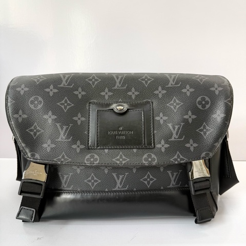 LOUIS VUITTON  路易威登 經典MONOGRAM ECLIPSE 緹花帆布斜背包 郵差包 MESSENGER PM VOYAGE M40511
