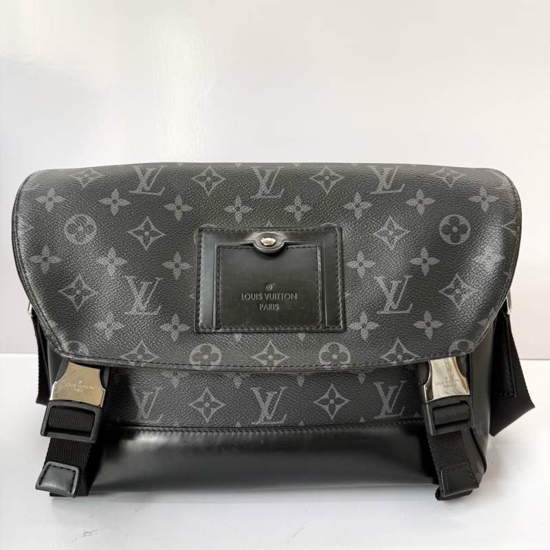 LOUIS VUITTON  路易威登 經典MONOGRAM ECLIPSE 緹花帆布斜背包 郵差包 MESSENGER PM VOYAGE M40511-0
