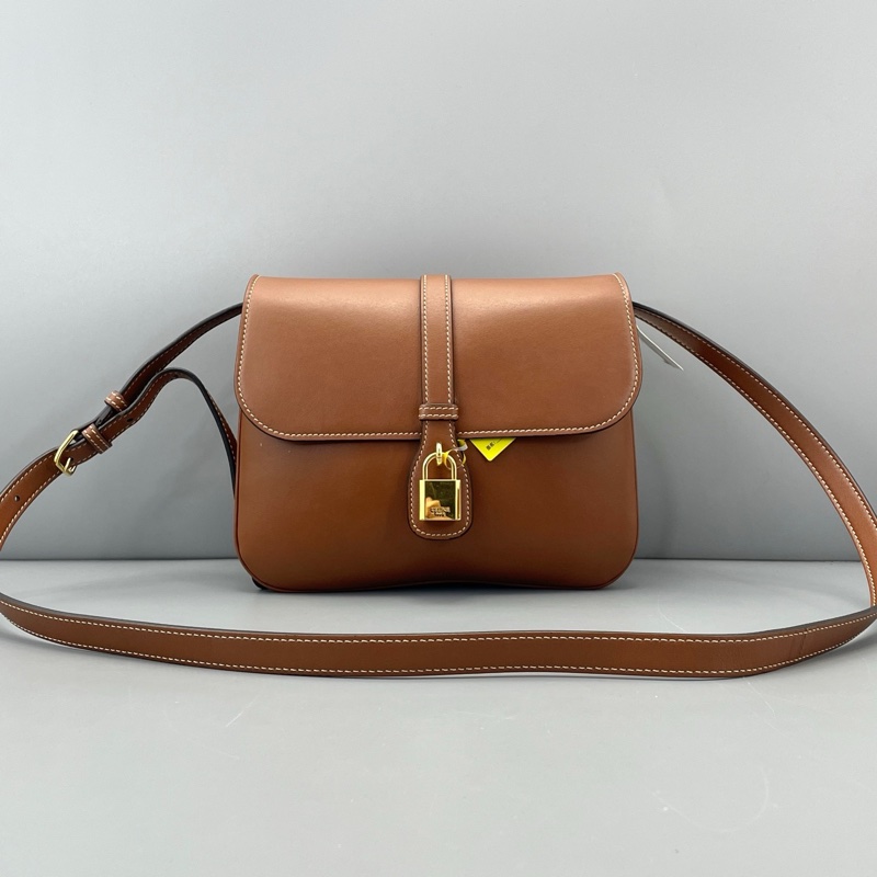 celine賽琳 tabou鎖頭斜挎包焦糖色 尺寸約21*21*8cm-0