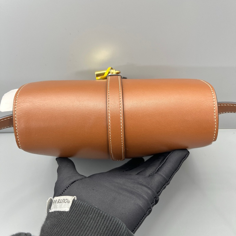 celine賽琳 tabou鎖頭斜挎包焦糖色 尺寸約21*21*8cm-7