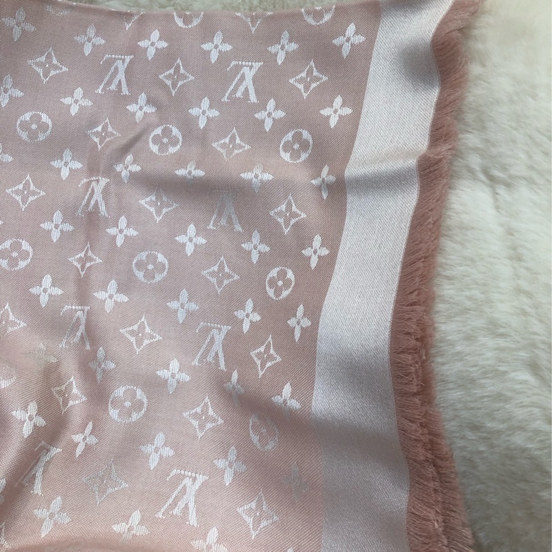 LV 淡粉紅色披肩 XC209-7