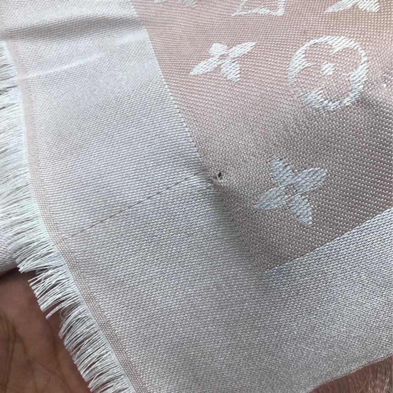 LV 淡粉紅色披肩 XC209-11