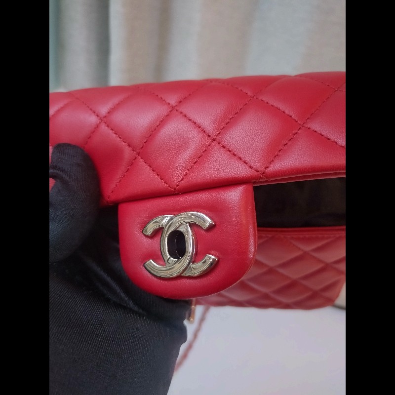 Chanel 銀鍊黃羊皮斜背口蓋包 CF 20-19