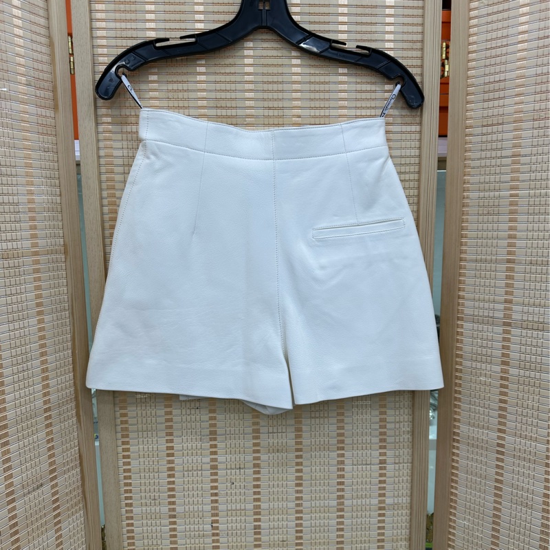 Dior 迪奧 白色CD皮短褲裙 34碼-1