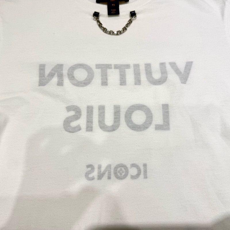 LV簡約白色灰底英文字母鍊條T恤-6