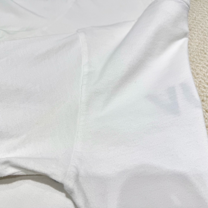 LV簡約白色灰底英文字母鍊條T恤-9